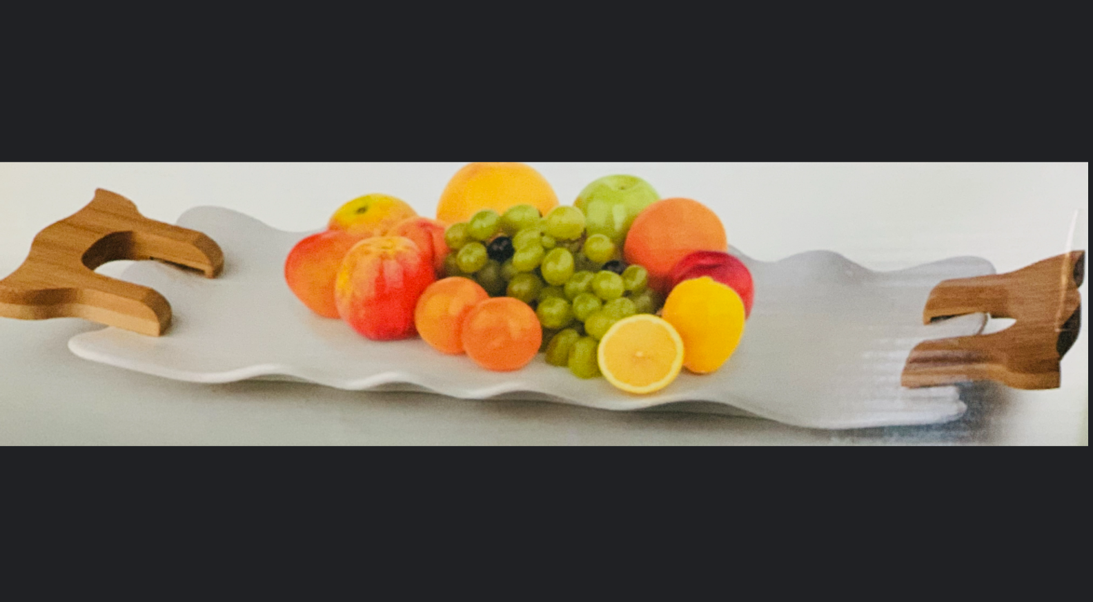 Fruit plate with bamboo handle 
